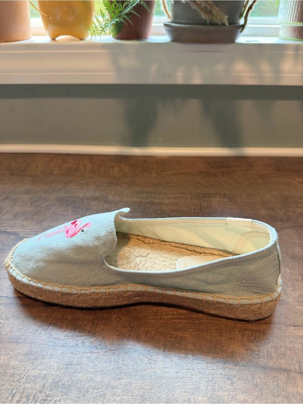 NWOB Soludos Light Blue Espadrille Slip-Ons with Pink Flamingo Embroidery 7.5